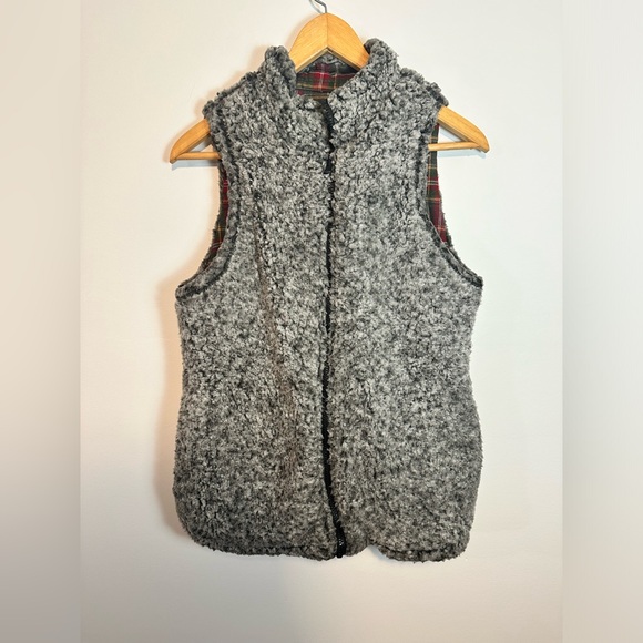 Maurice’s - Women’s Reversible Plaid and Sherpa Vest - Size Small - Picture 6 of 8